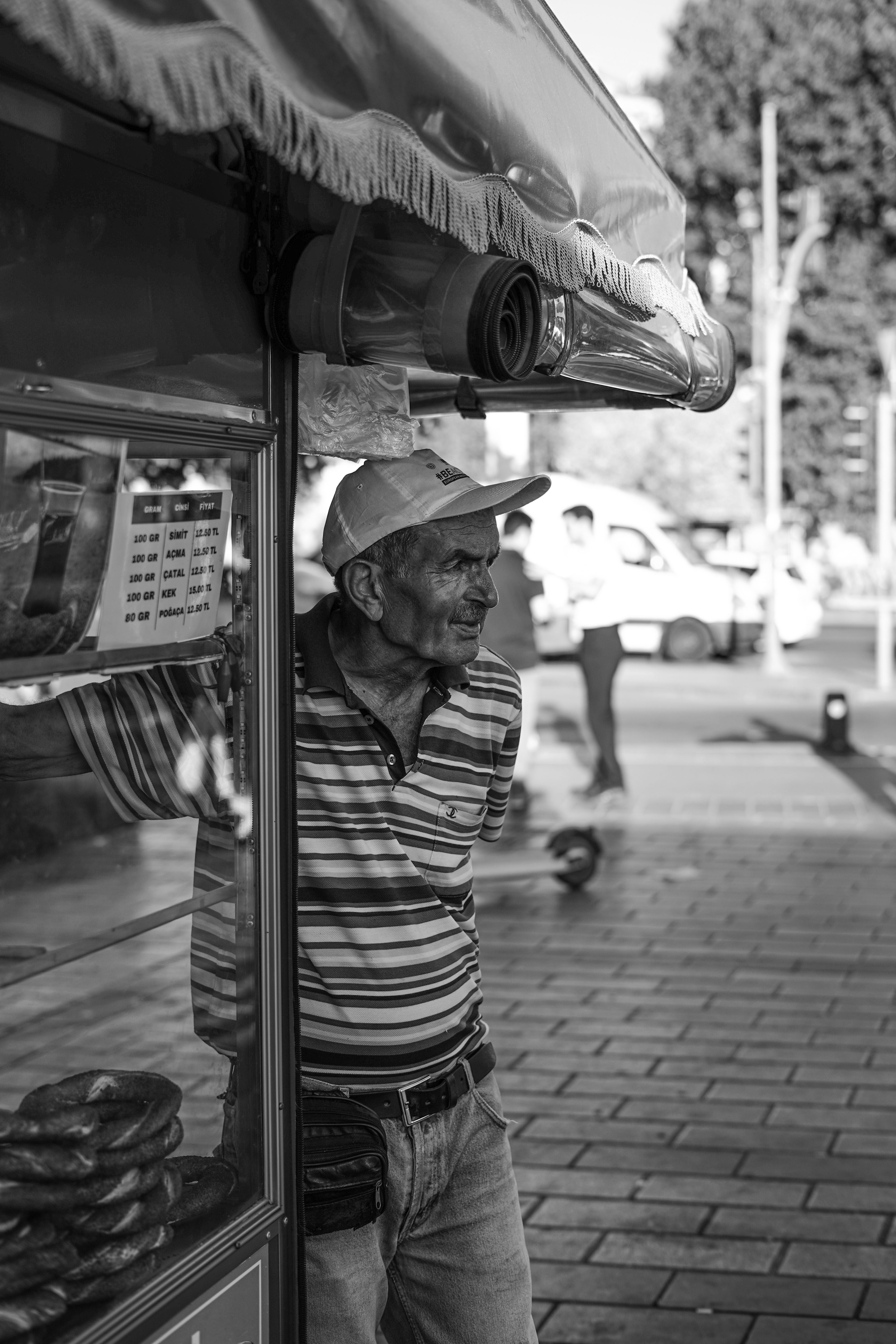 Elderly Man on Food Market in Black and White · Free Stock Photo