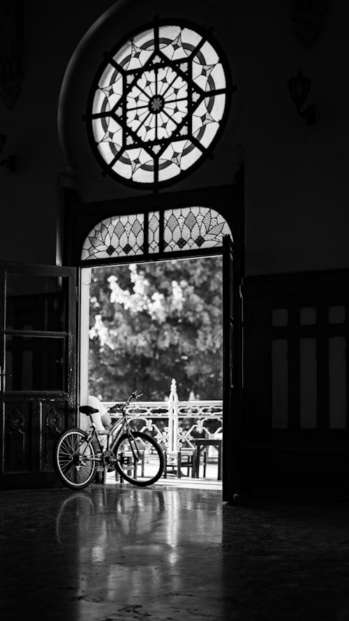 Foto profissional grátis de arquitetura, arte, bicicleta