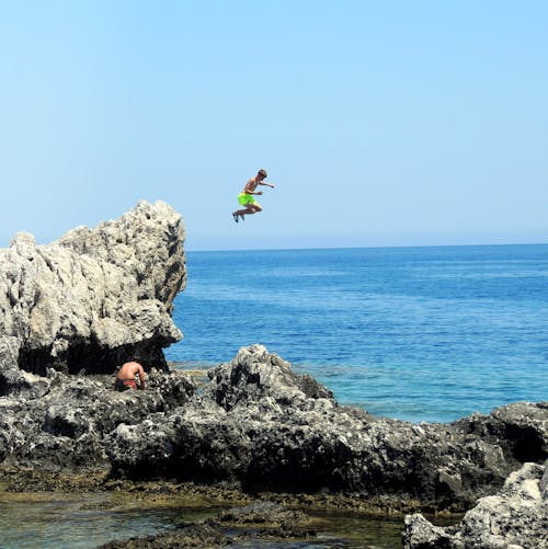 Kostenloses Stock Foto zu felsige klippe, rhodos, sprung