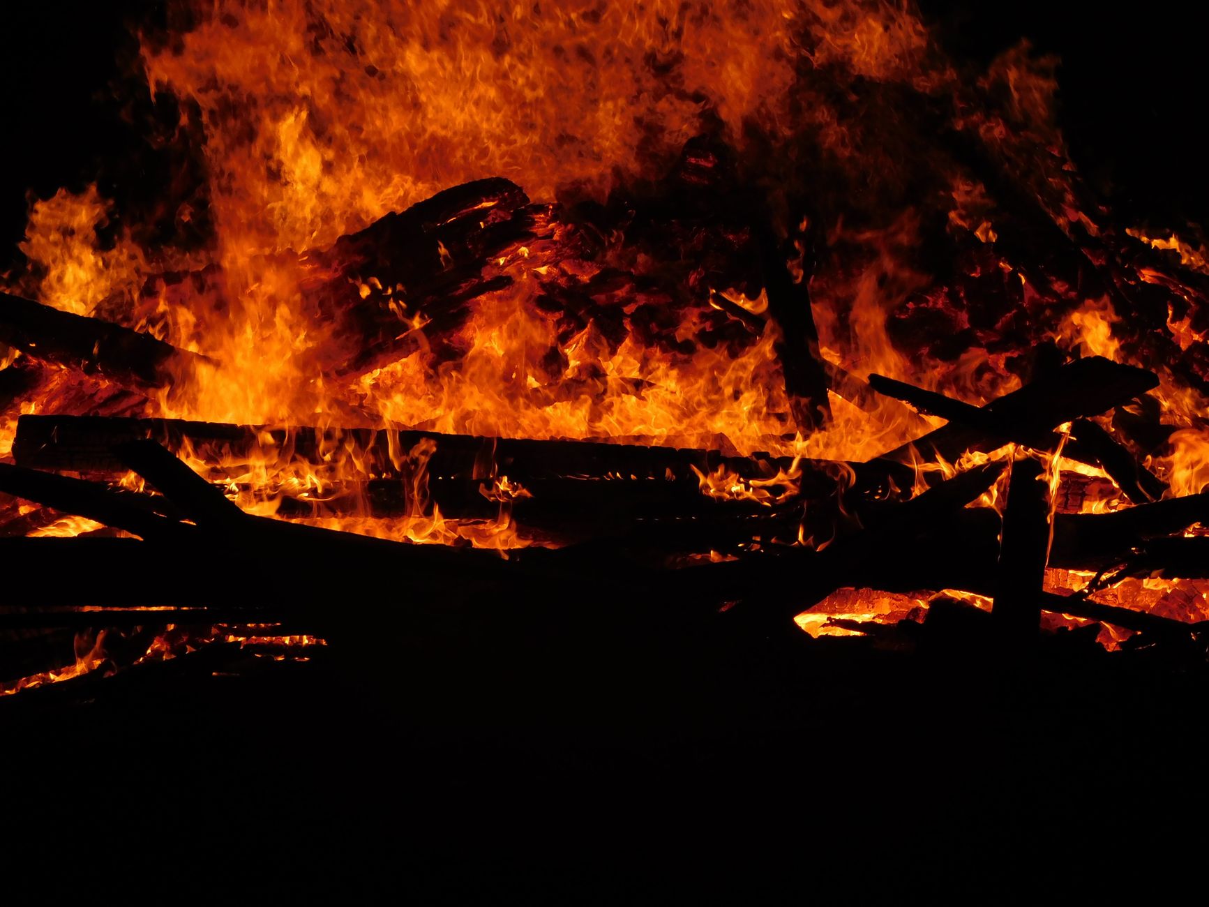 File A7 Heerenveen opgelost, schuur in brand in Oldeberkoop