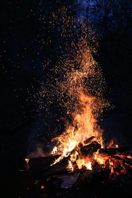 Bonfire throwing sparks at night, photo by Pixabay on Pexels