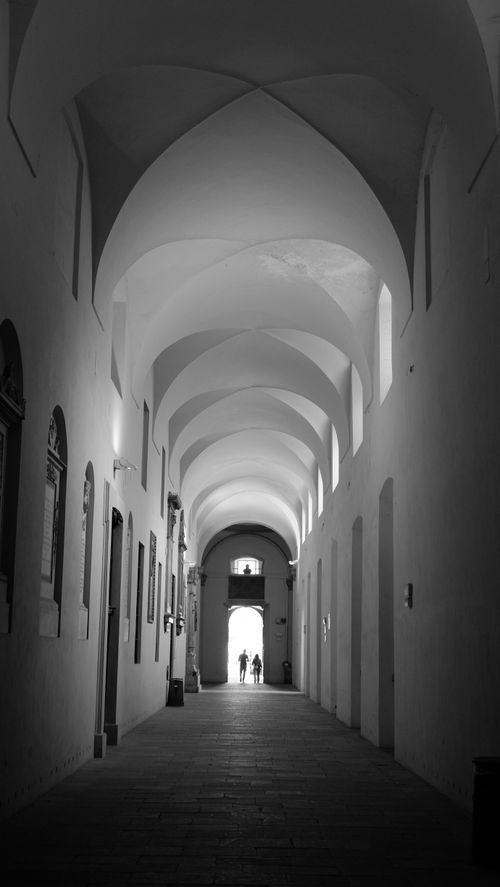 Free Captivating black and white corridor with arches and symmetry, enhancing tranquility. Stock Photo