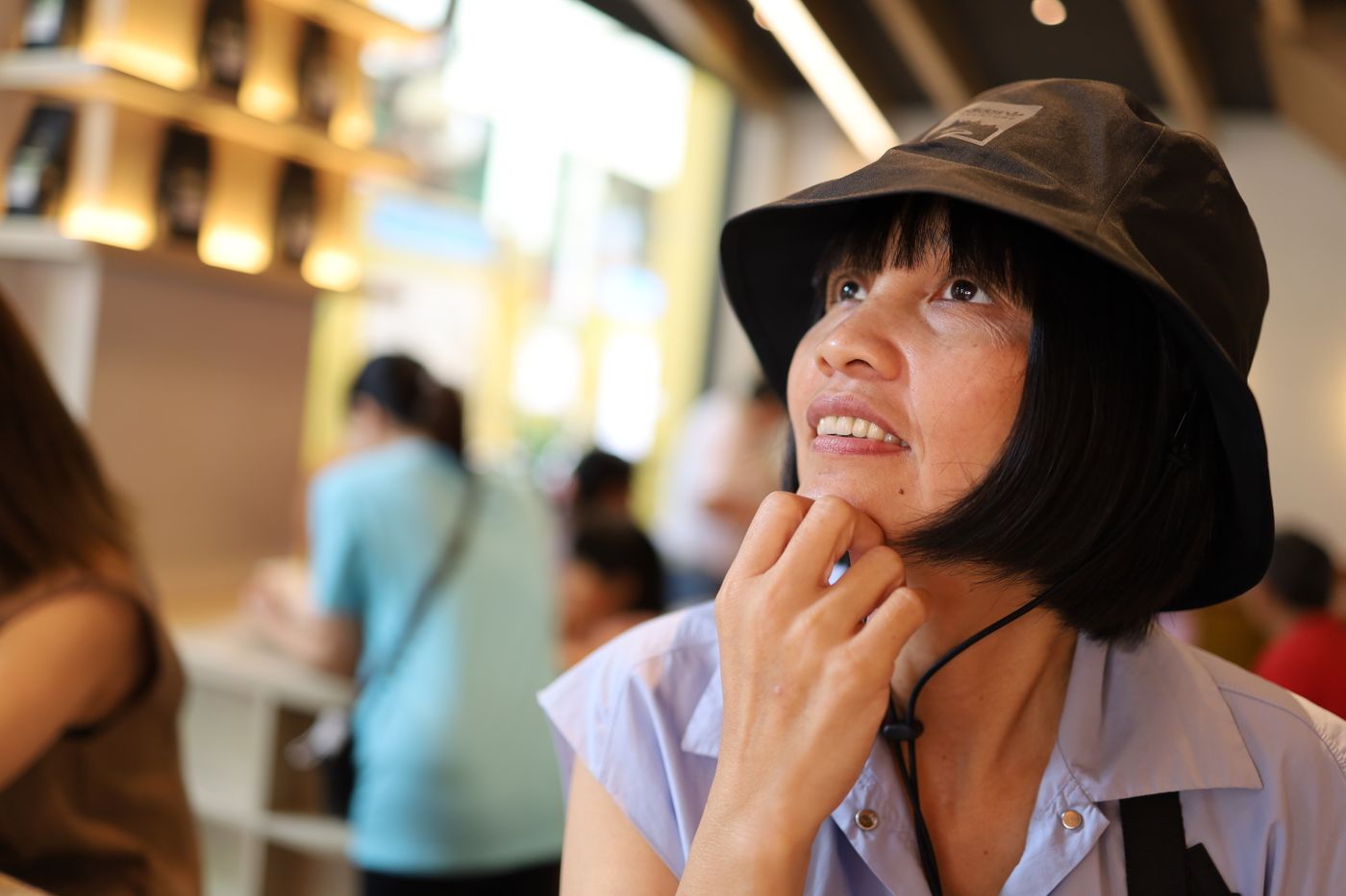 Người phụ nữ Việt trong quán cà phê tại Quận 1 Thành phố Hồ Chí Minh