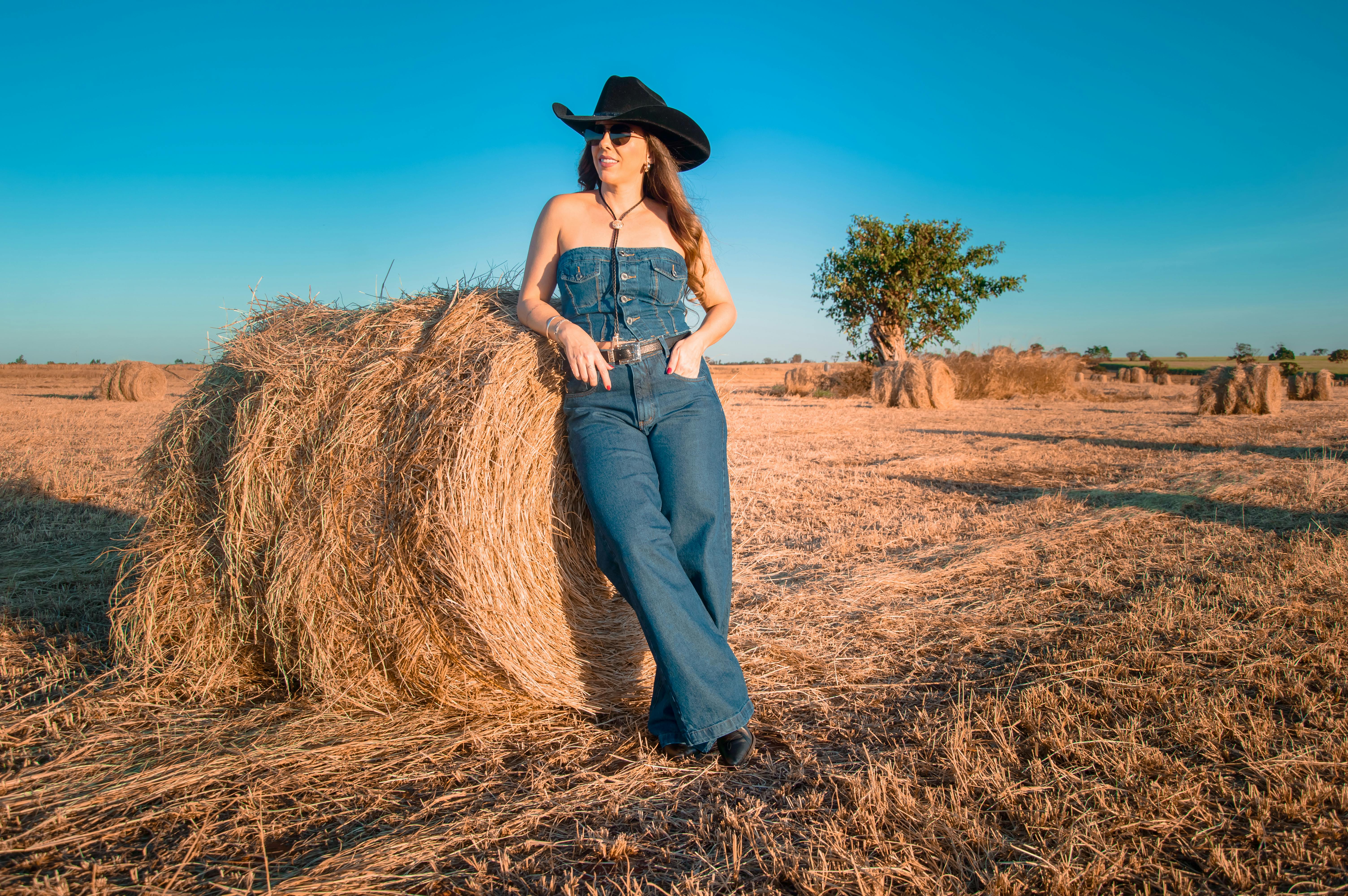 Comparison of felt and straw cowboy hat bases showing texture and structure