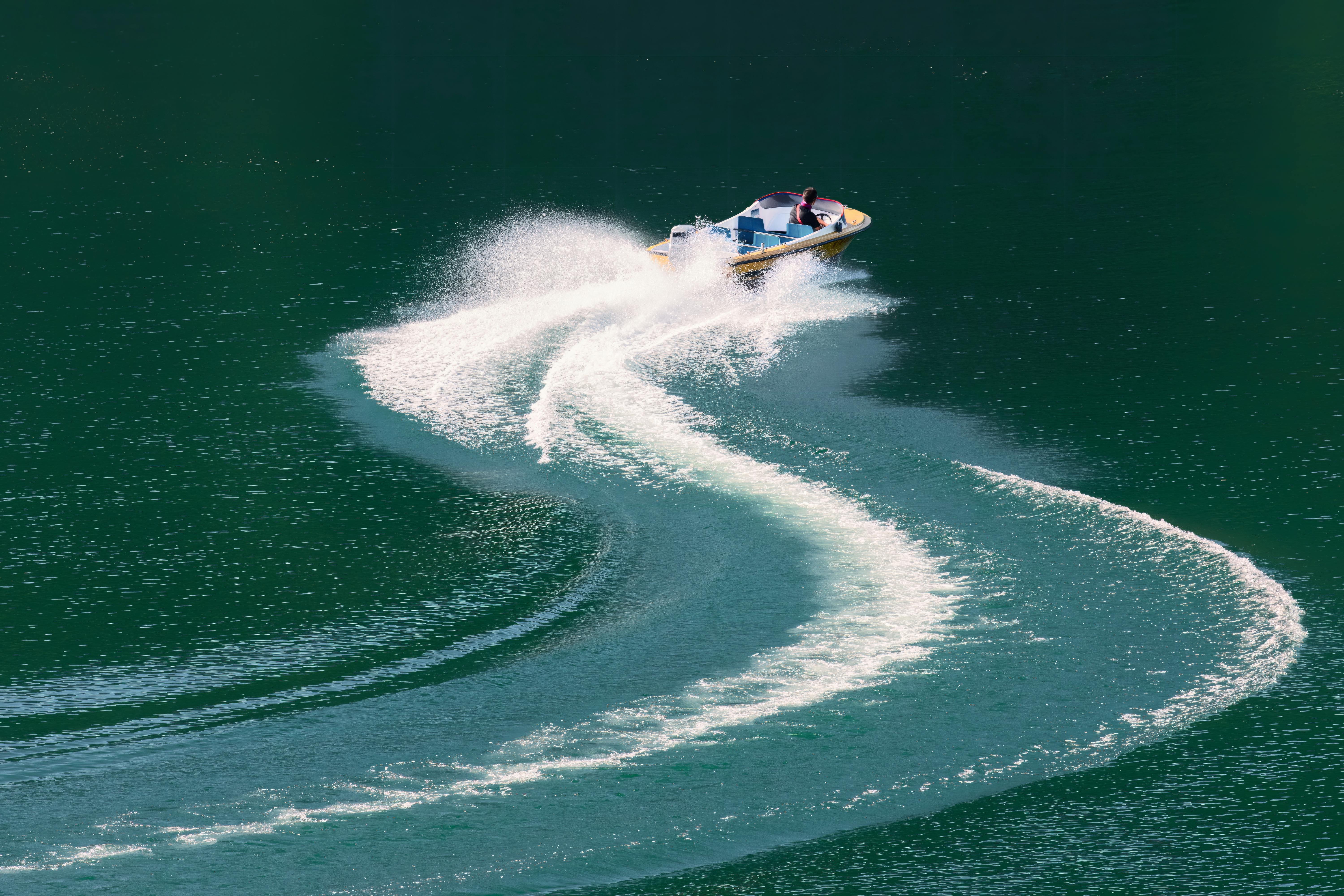 A speedboat makes a sweeping turn on a green lake in Hualien, Taiwan.
