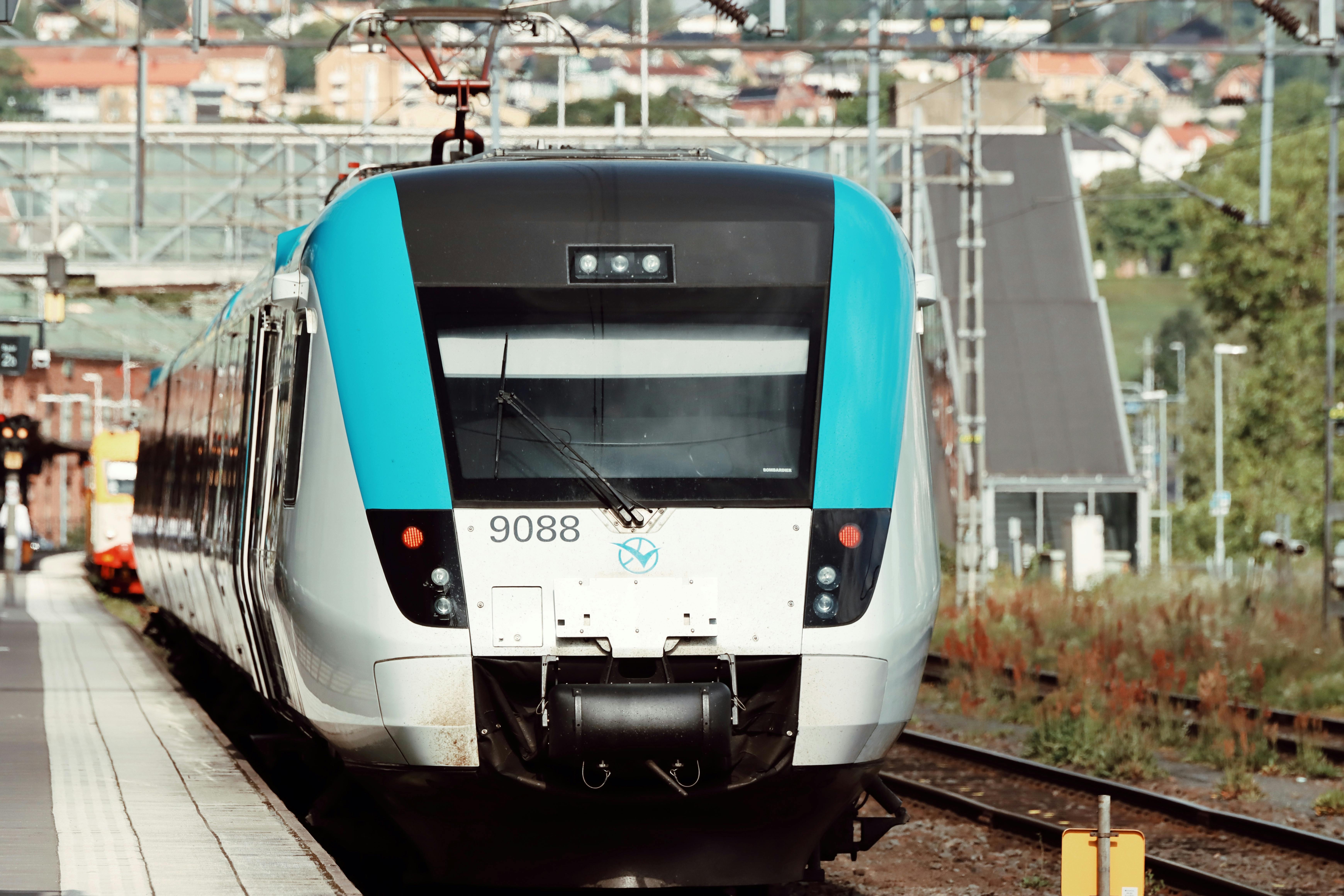1 May general strike confirmed—but transport largely exempt, easing travel fears — Photo by Efrem  Efre on Pexels