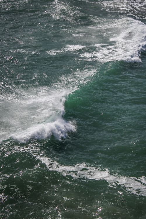 Free A vertical shot capturing the vibrant and powerful ocean waves with whitecaps. Stock Photo