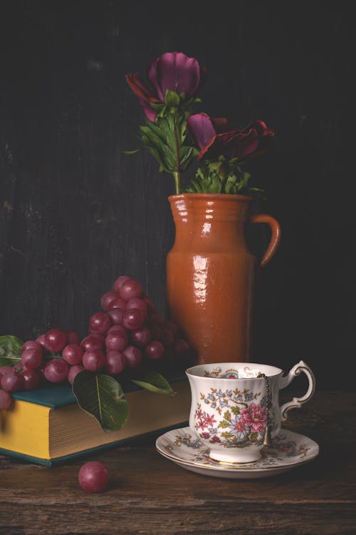 Gratis stockfoto met bloemen, druiven, klassiek