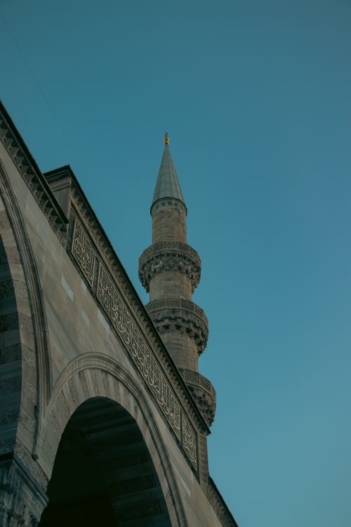 Free Elegant vertical shot of the minaret at Süleymaniye Mosque in Istanbul against a clear sky. Stock Photo