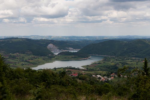 A lake surrounded by mountains and hills (Jovan Vasiljević Photography)