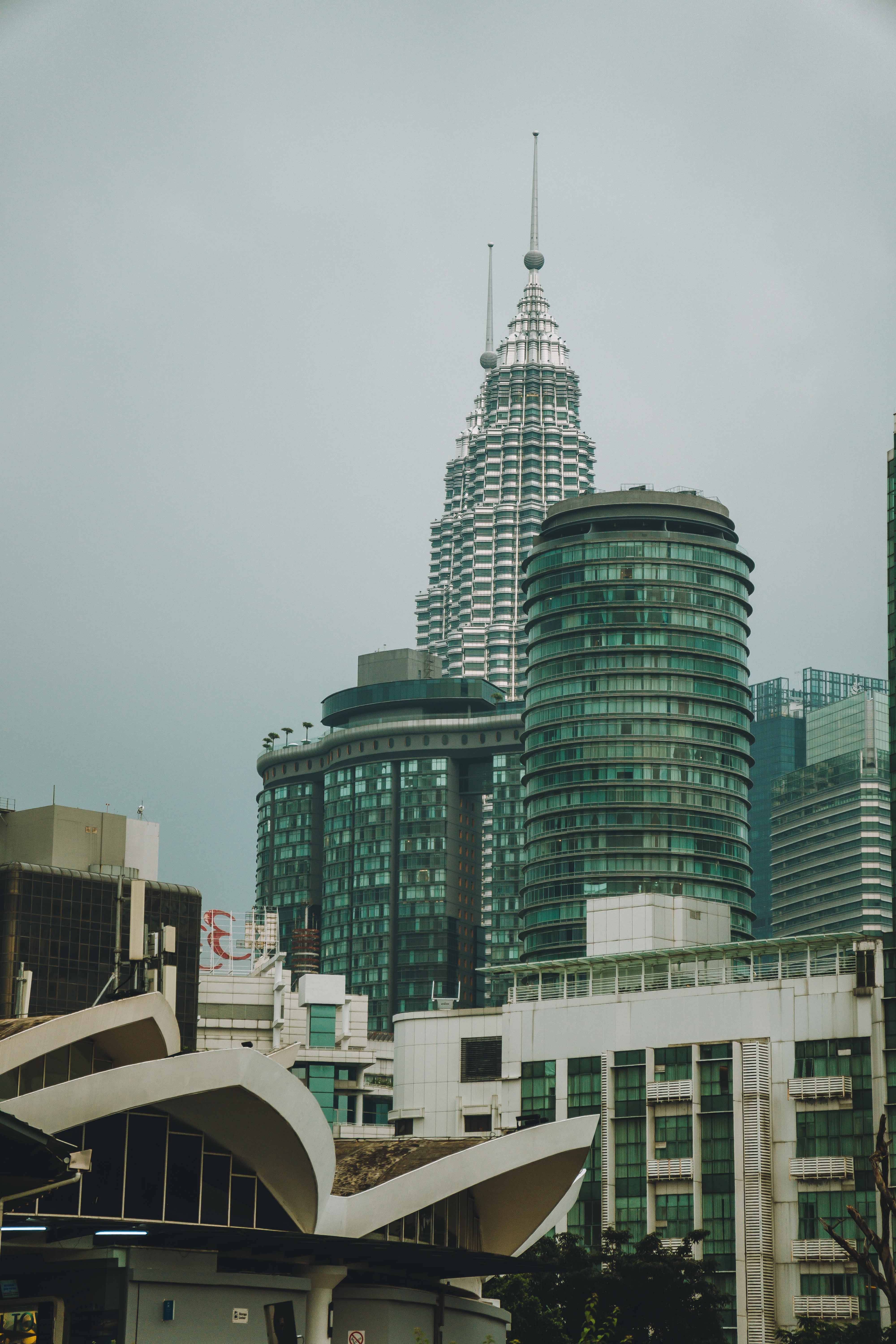 A city skyline with tall buildings and a cloudy sky · Free Stock Photo