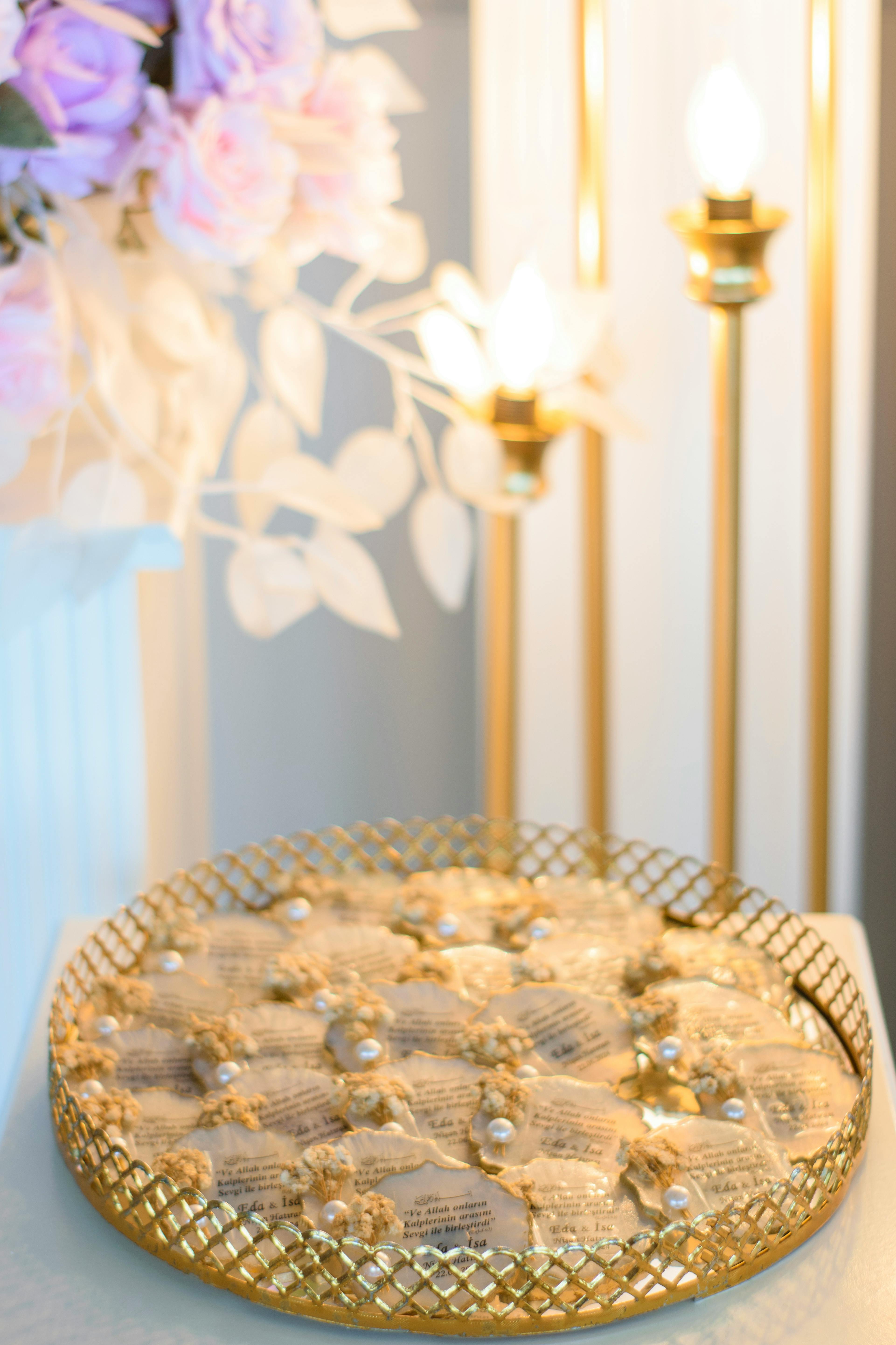 Golden mesh tray with floral decorations, ideal for weddings or celebrations.