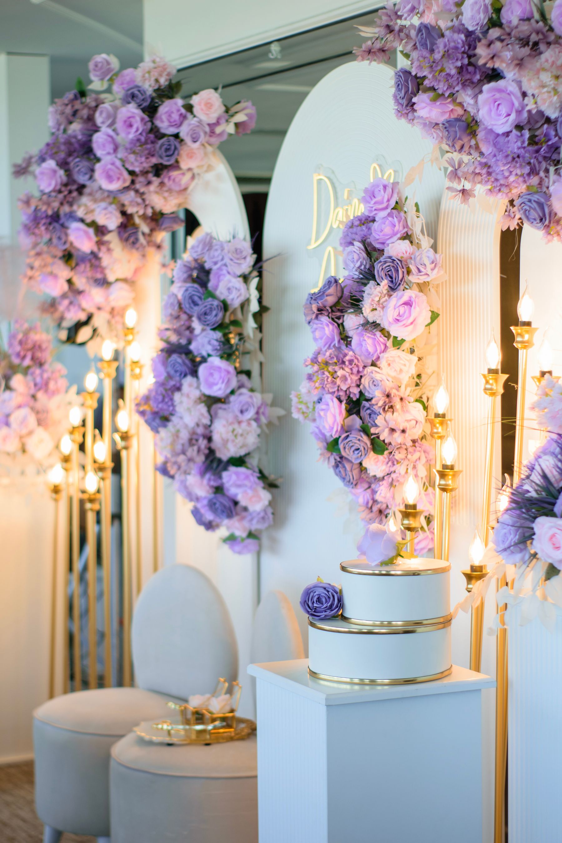 Instalación floral elegante para una celebración