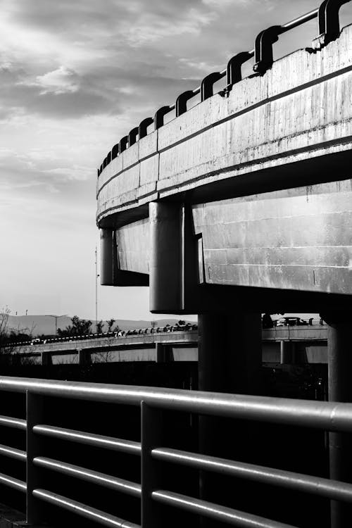 A black and white photo of a bridge