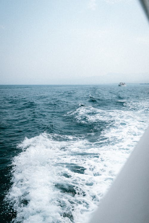 Kostenloses Stock Foto zu blaues meer, große wellen, kreuzfahrtschiff