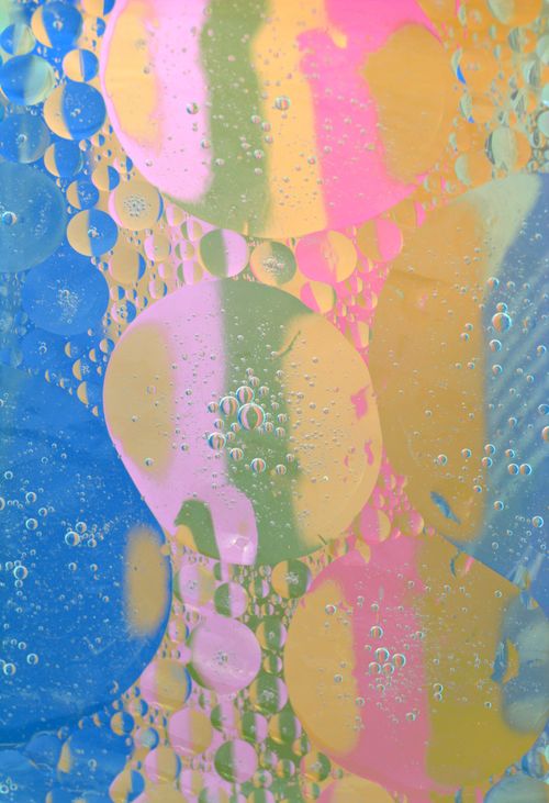 Free Colorful abstract art with oil and water bubbles creates mesmerizing textures. Stock Photo