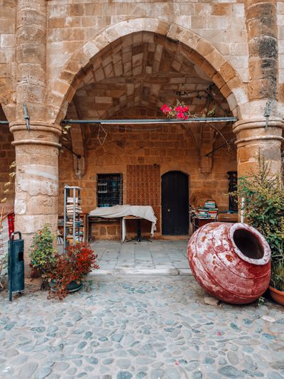 Ceramics & pottery