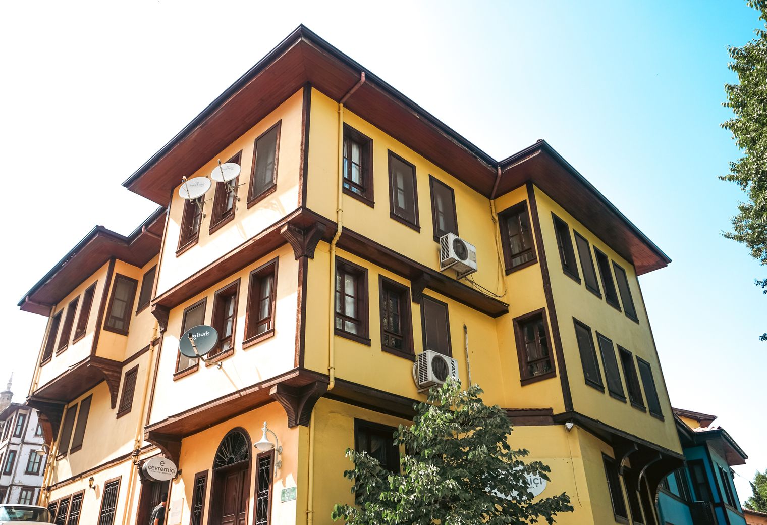 House Painting in Little Venice — dust sheets down and the room fully protected