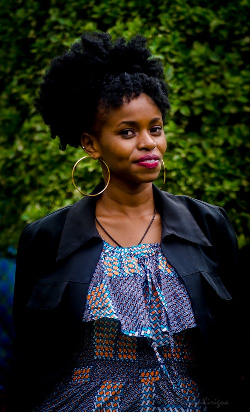 Ingyenes stockfotó afrikai nyomtatási ruha, afro haj, ajakrúzs témában