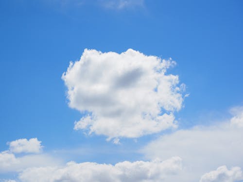 Nuvens Brancas No Céu Azul