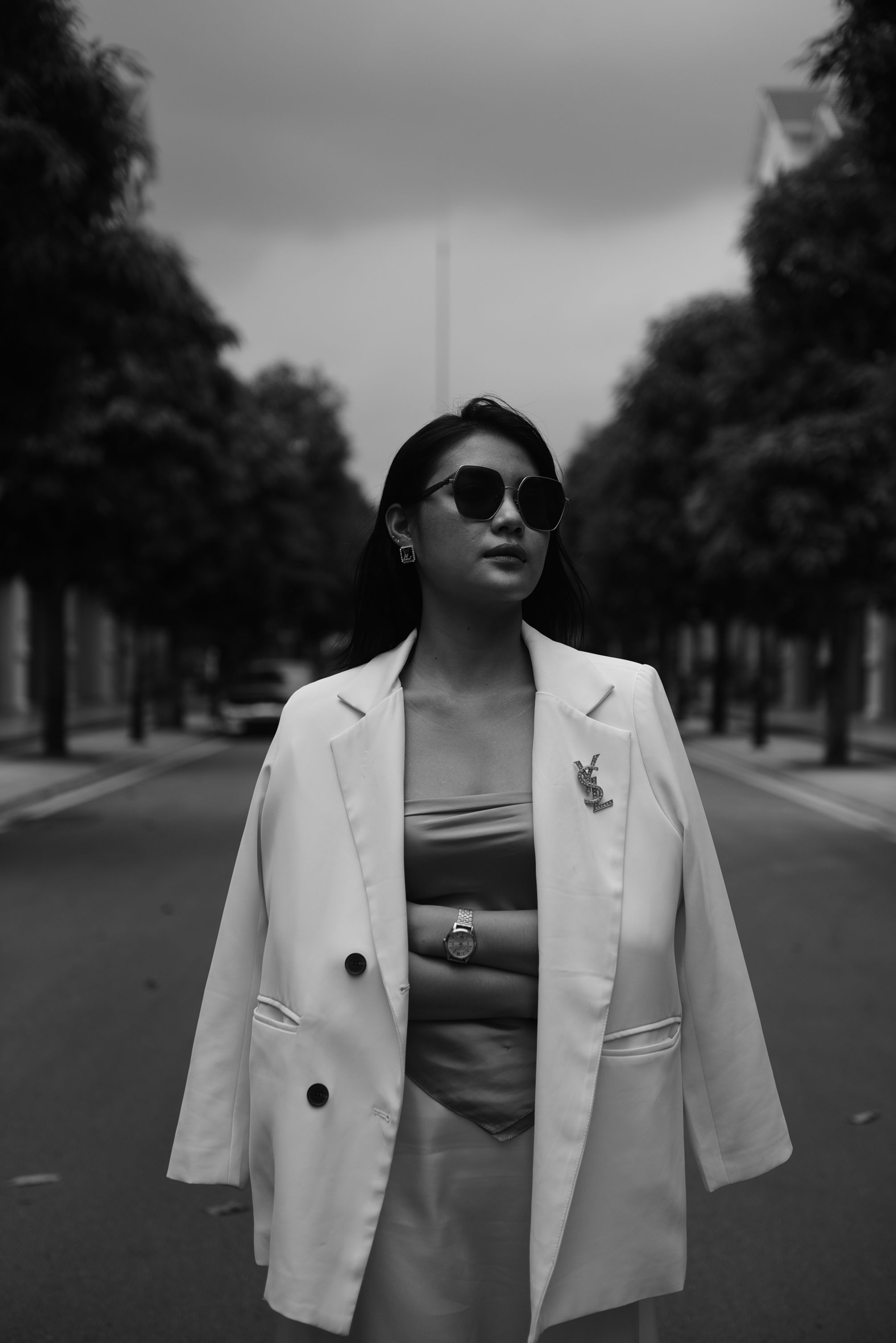 Woman in Jacket and Sunglasses in Black and White · Free Stock Photo