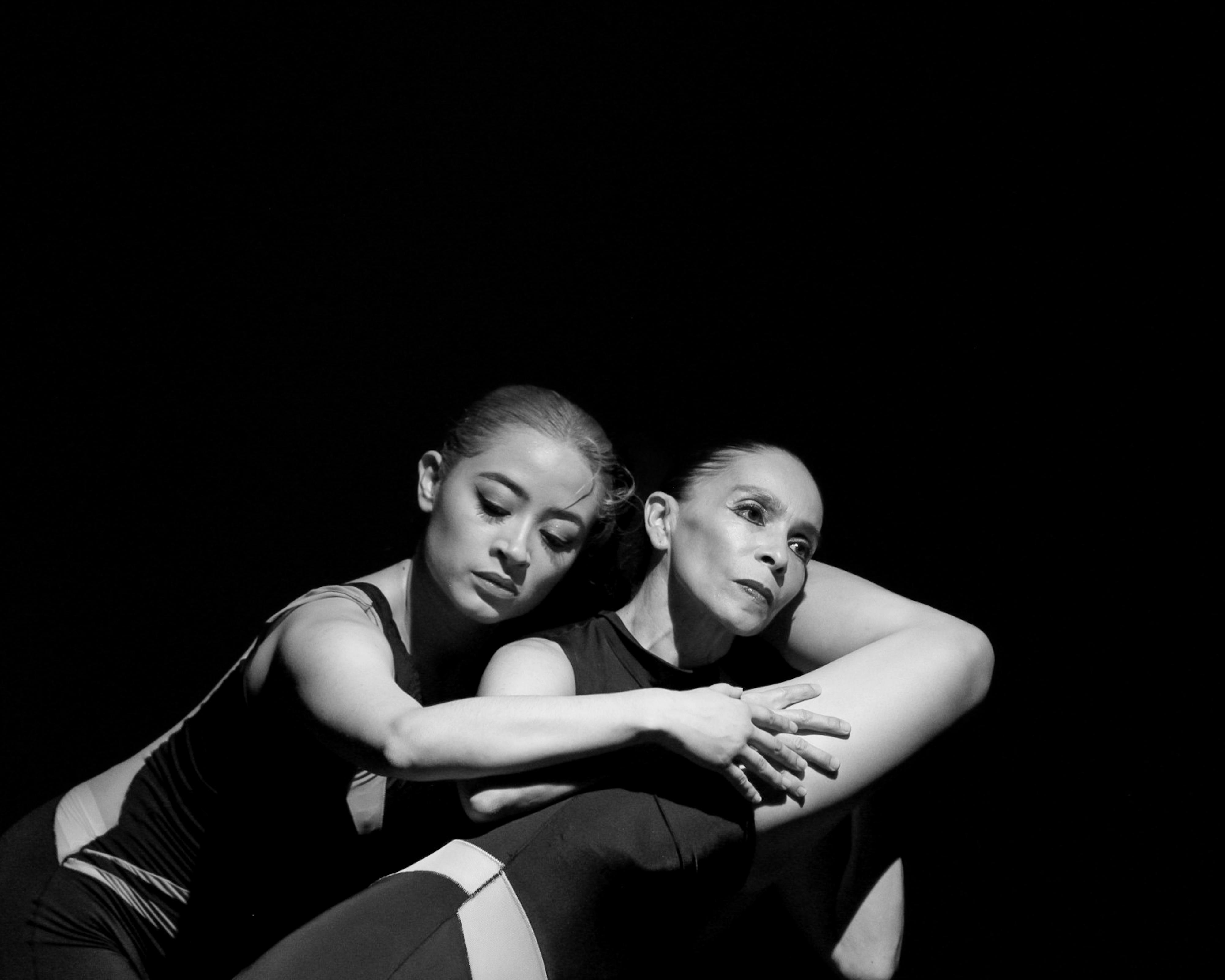 Free Artistic black and white photo of expressive dancers in a dramatic pose. Stock Photo