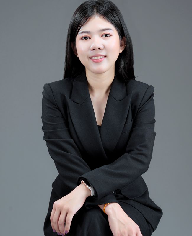 Professionally dressed Asian creator mentor