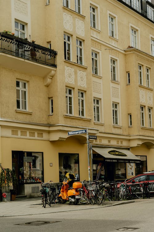 Ilmainen kuvapankkikuva tunnisteilla ajoneuvo, arkkitehtuuri, julkisivu