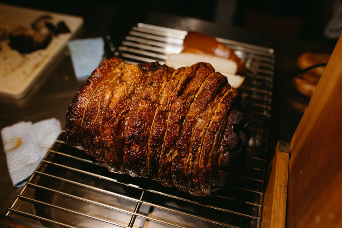 Roast pork with crackling