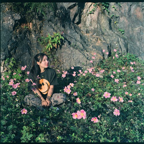 Darmowe zdjęcie z galerii z dziewczyna, flora, kobieta
