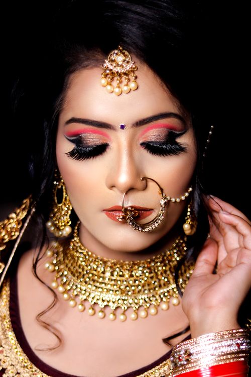 Free Close-up portrait of a woman adorned in traditional jewelry and makeup, conveying elegance and style. Stock Photo