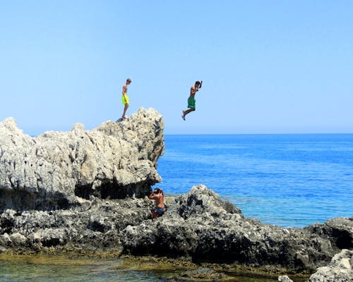 Kostenloses Stock Foto zu chillen, felsige klippe, griechenland