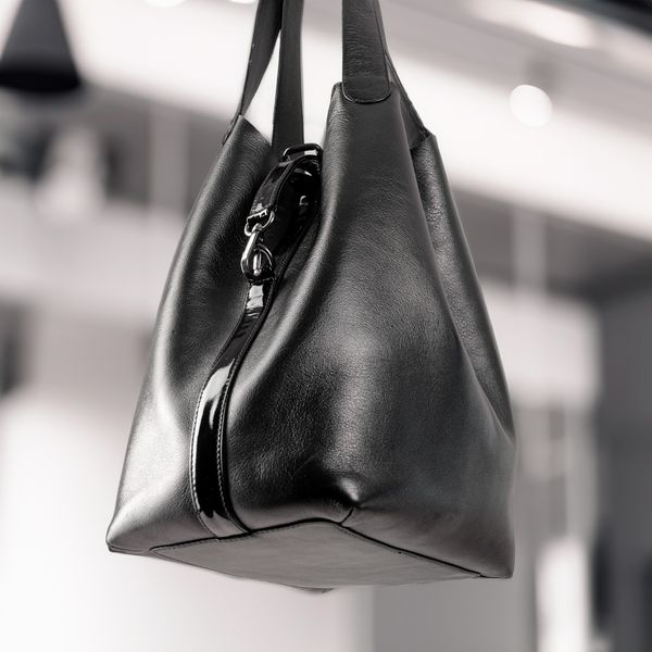 Black holdall hanging in a bright interior — photo by Jos&eacute; Martin Segura Benites on Pexels