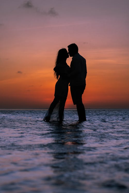 Free Silhouette Photography of Man and Woman Stock Photo