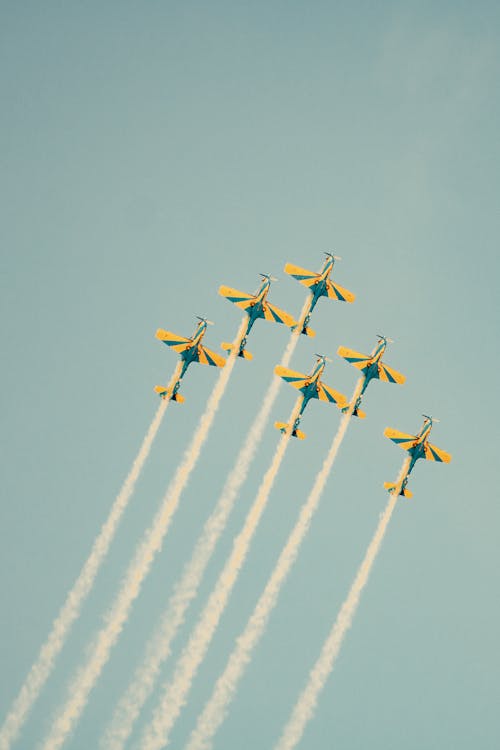 Foto profissional grátis de acrobacia aérea, aeronave, ágil