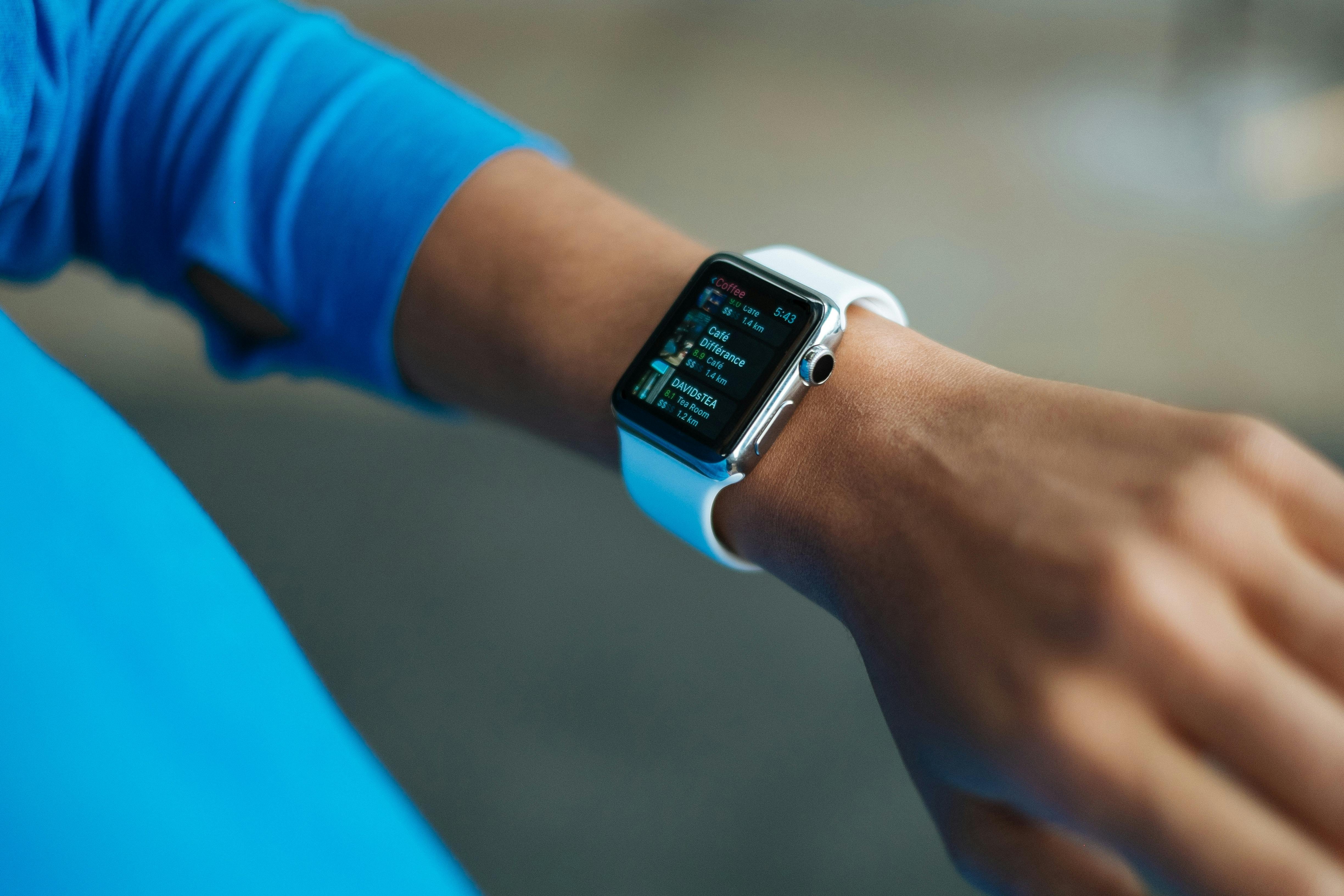 760+ Apple Watch Fotografías de stock, fotos e imágenes libres de derechos  - iStock