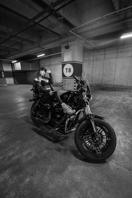 deri pantalon, Harley Davidson, havacı güneş gözlüğü içeren Ücretsiz stok fotoğraf