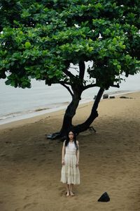 Đầm 2 dây ren hoa màu hồng đi tiệc