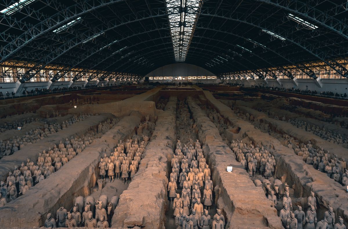 秦の兵馬俑の隊列のイメージ