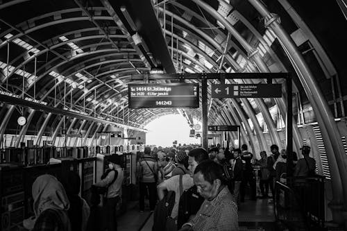 Weekend crowds at train station