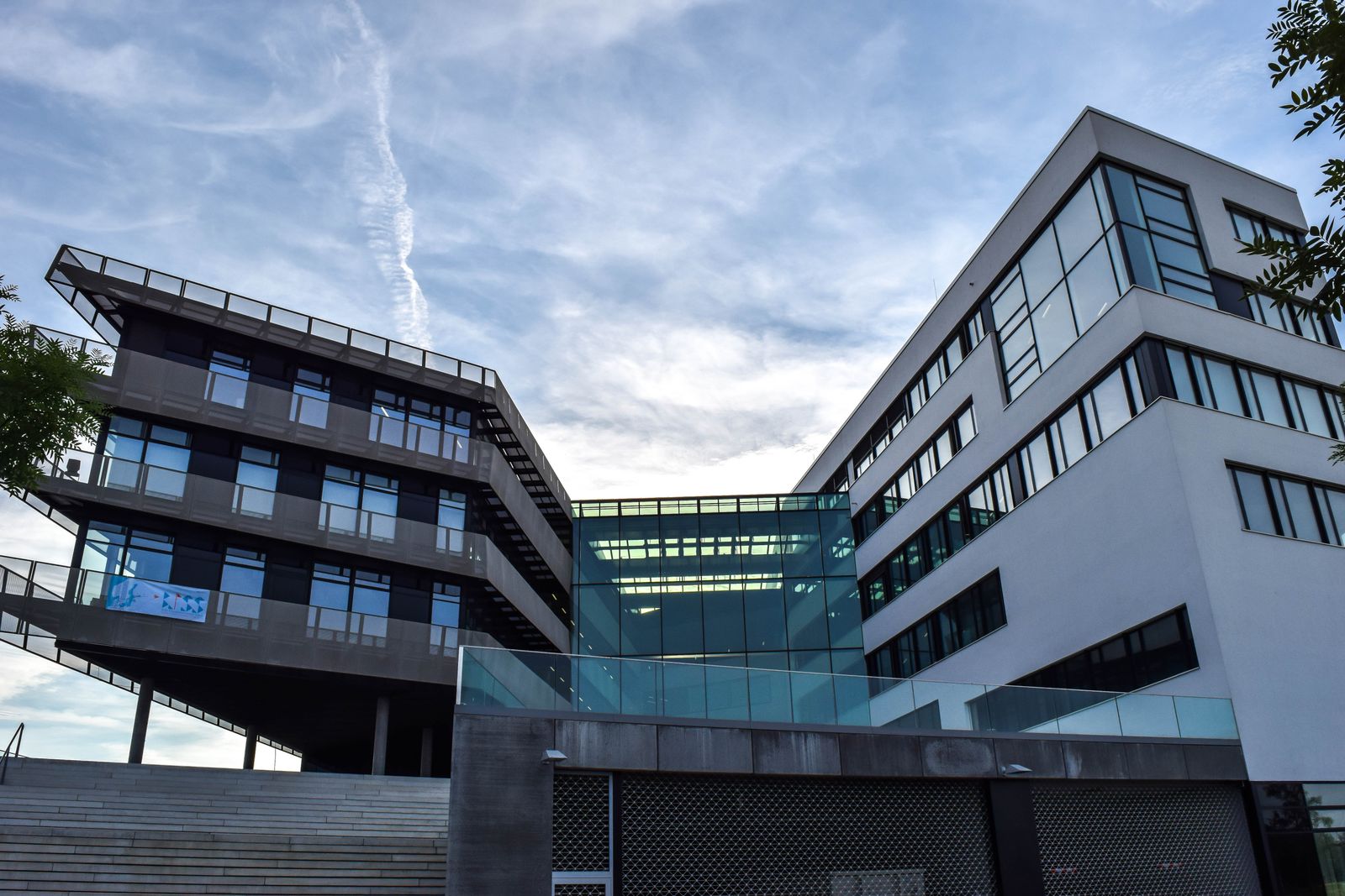 Exterior do prédio da OpenAI em São Francisco