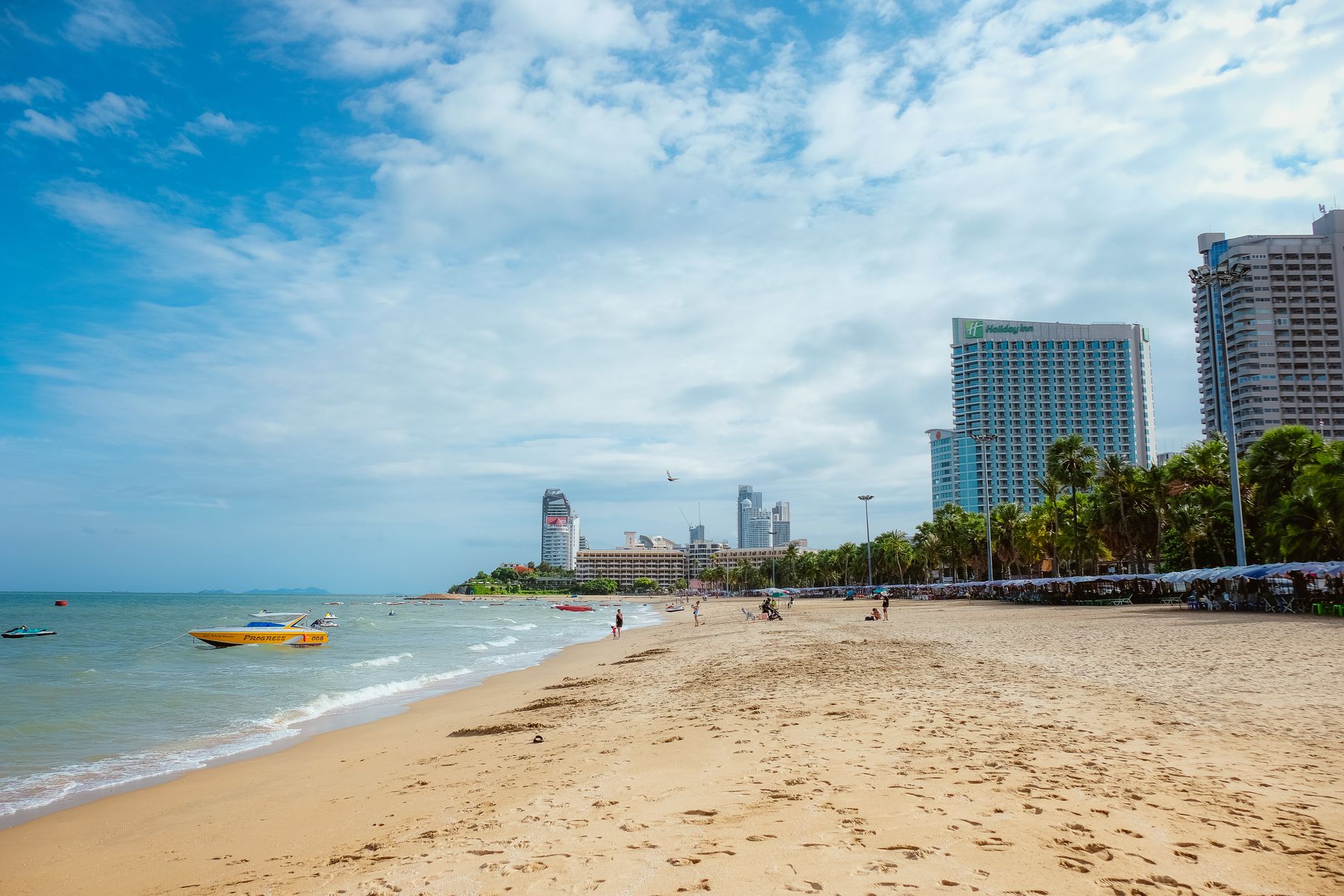 Tayland'ın Pattaya kentinde plaj ve turistik aktiviteler