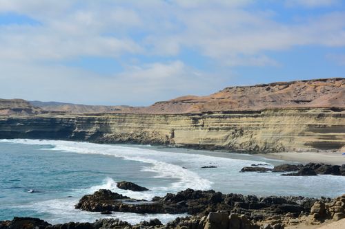 Free Explore the stunning coastal cliffs and ocean waves in this breathtaking seascape. Stock Photo
