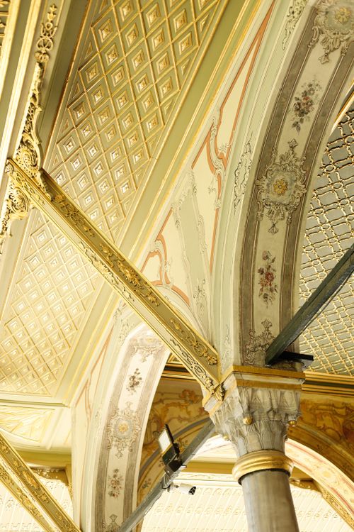 Free Elegant ornate arches and columns in a historic interior, showcasing detailed designs. Stock Photo