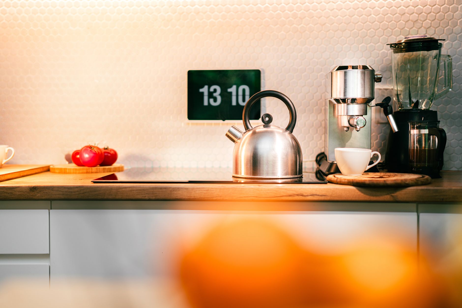 Digital Automation Reshapes Restaurant Operations as Kitchens Balance Labor Costs and Customer Expectations