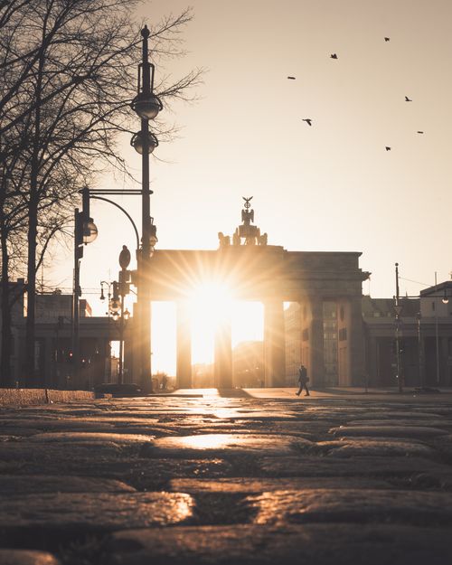 Free Scenic sunset view of Brandenburg Gate in Berlin, capturing urban charm and neoclassical architecture. Stock Photo