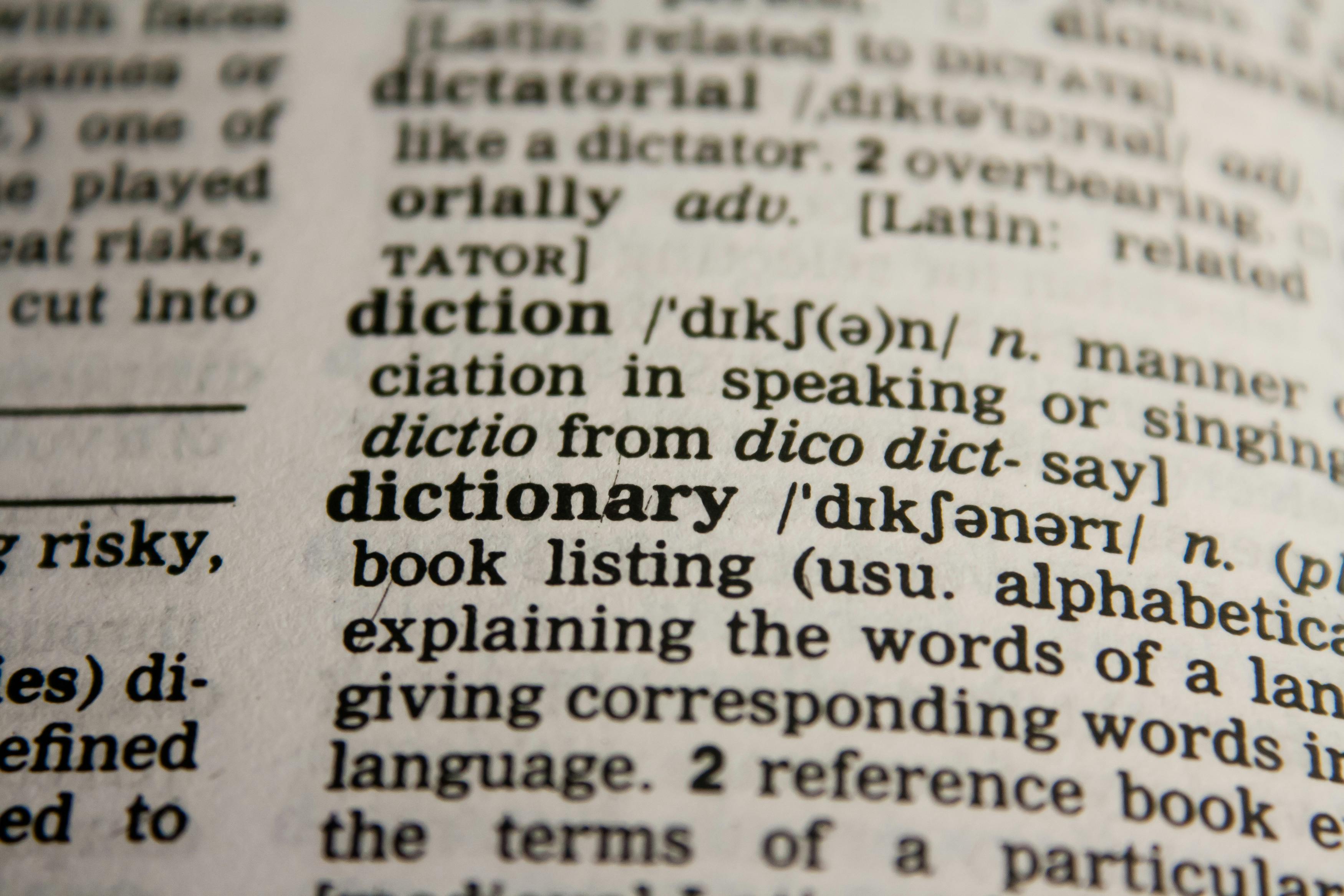 Équipe de traducteurs en plein travail