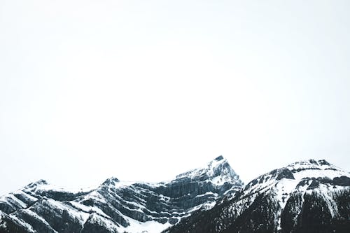 Photo D'une Montagne Enneigée