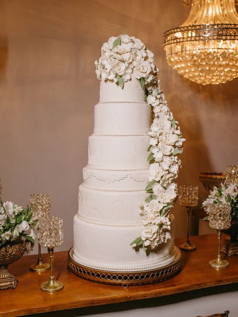 Wedding invitation chandelier-cake