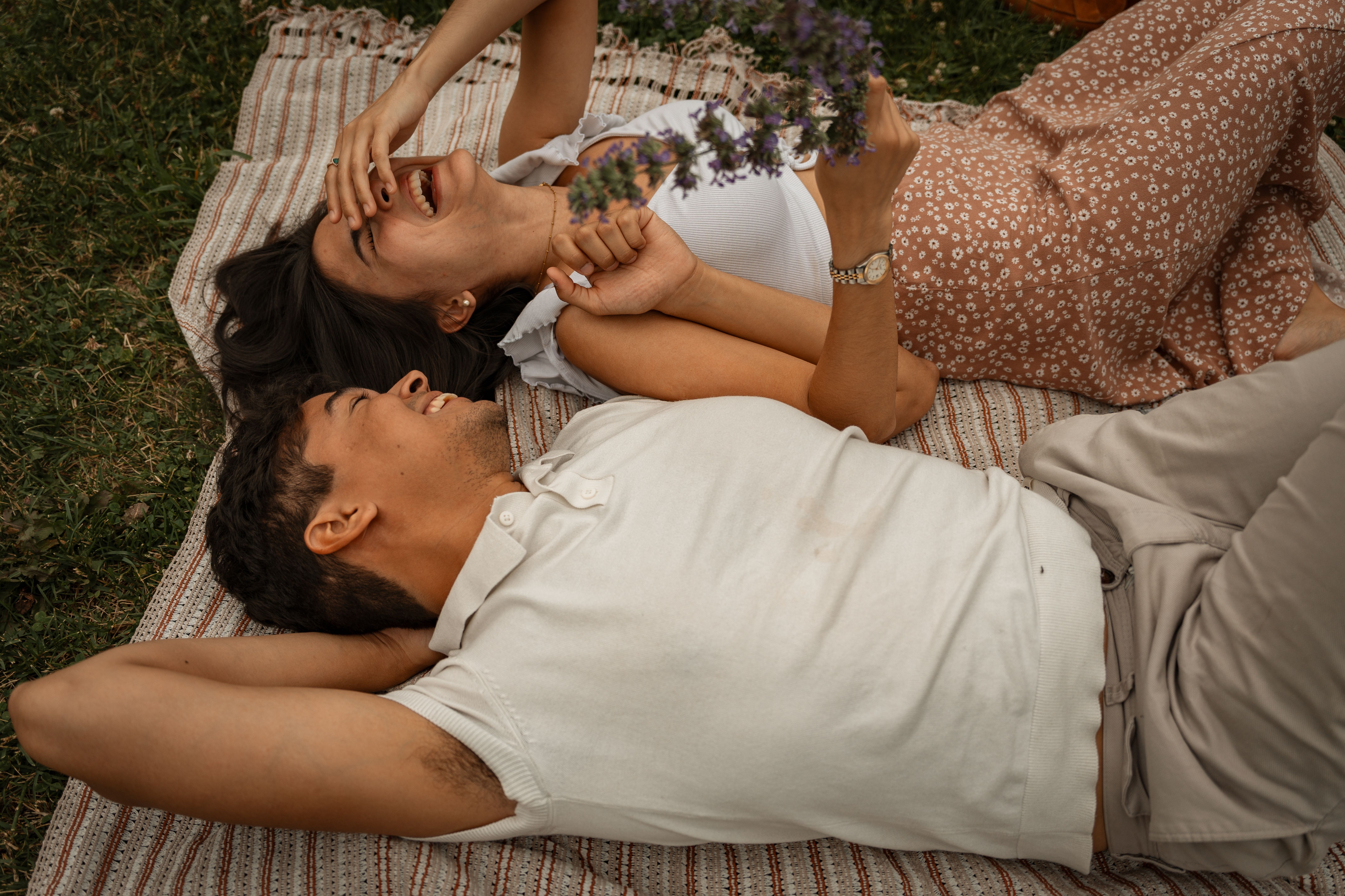 Online dating: starting a conversation on a niche platform
